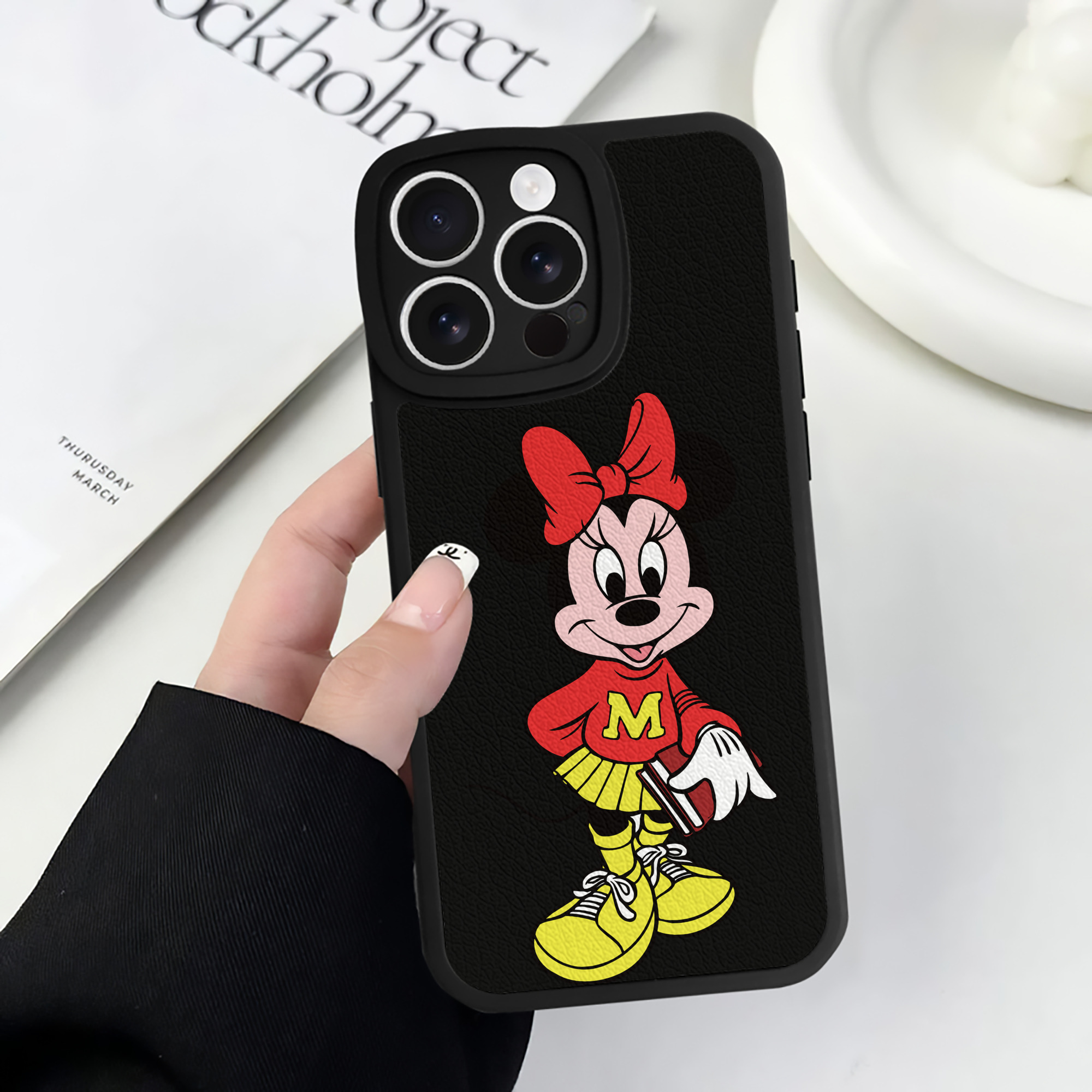 （画像用） ミッキーマウス Mickey Mouse 【iPhone 16シリーズ対応】シリコンスマホケース（レザー調） 材質：シリコン